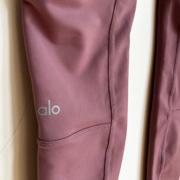 Alo Yoga High Waist Cargo Legging size small - Picture 4 of 8